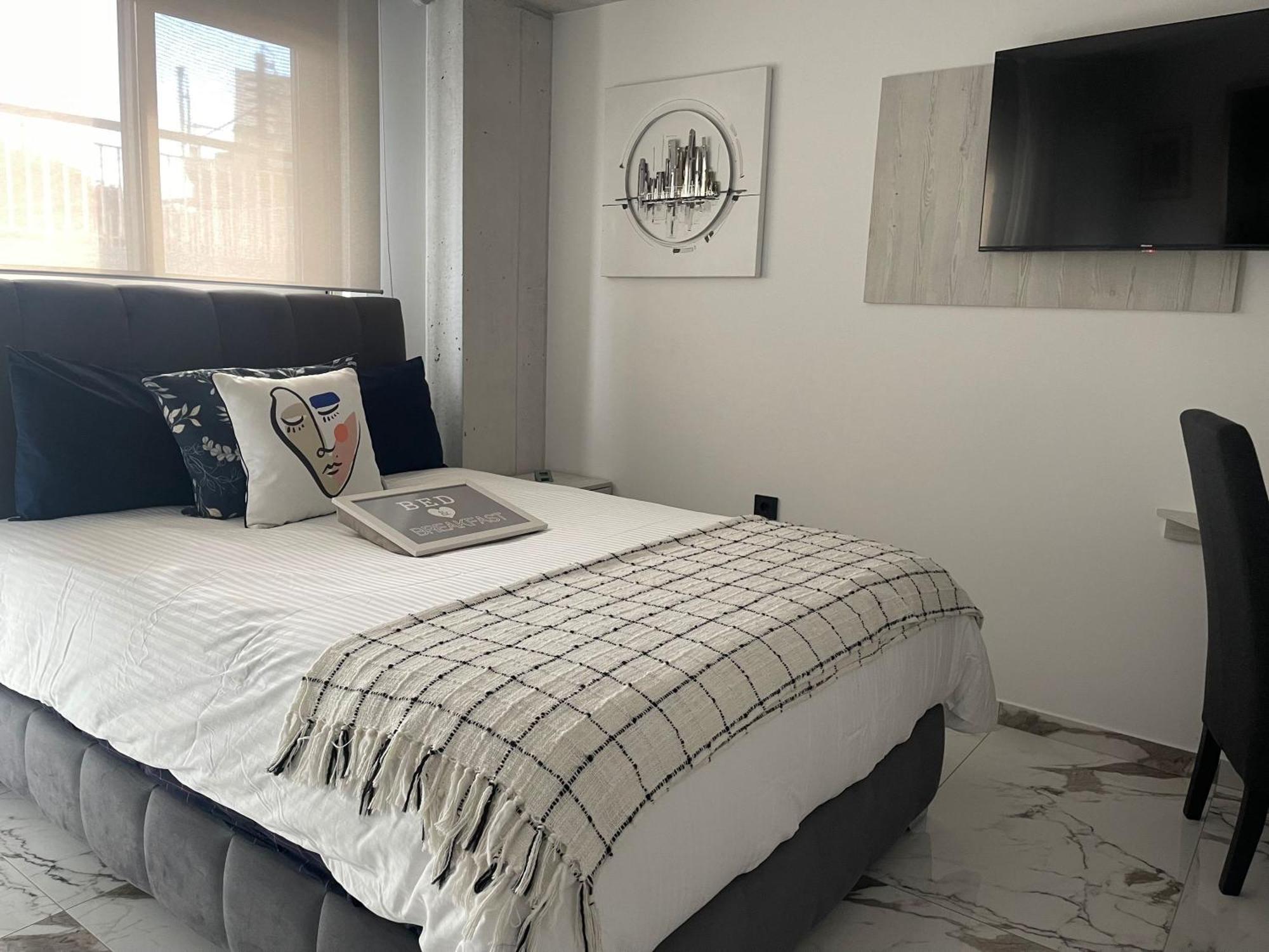 Sea View Apartment Патри Екстер'єр фото